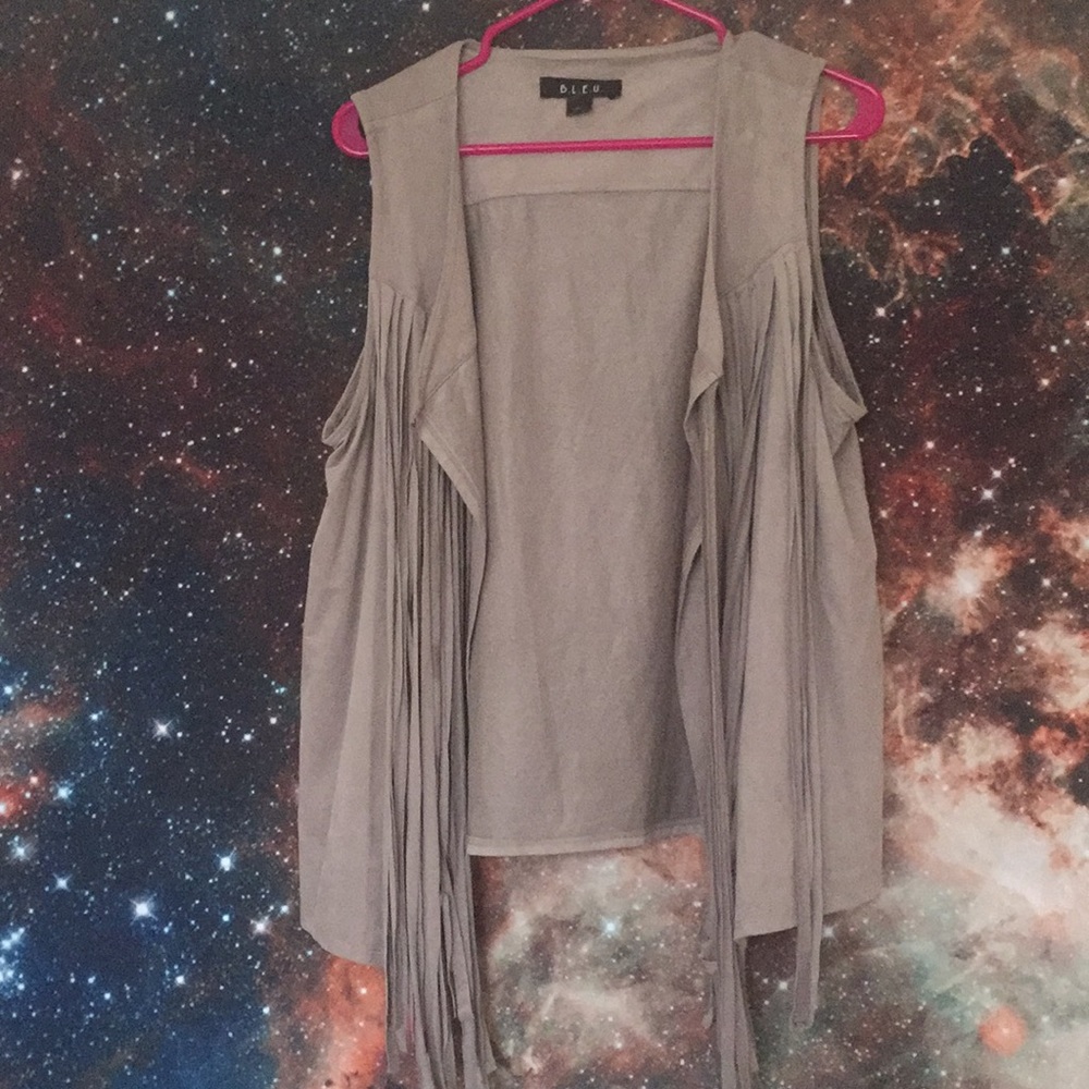 🧝🏽‍♀️📿Gray Suede Vest with Tassles📿🧝🏽‍♀️